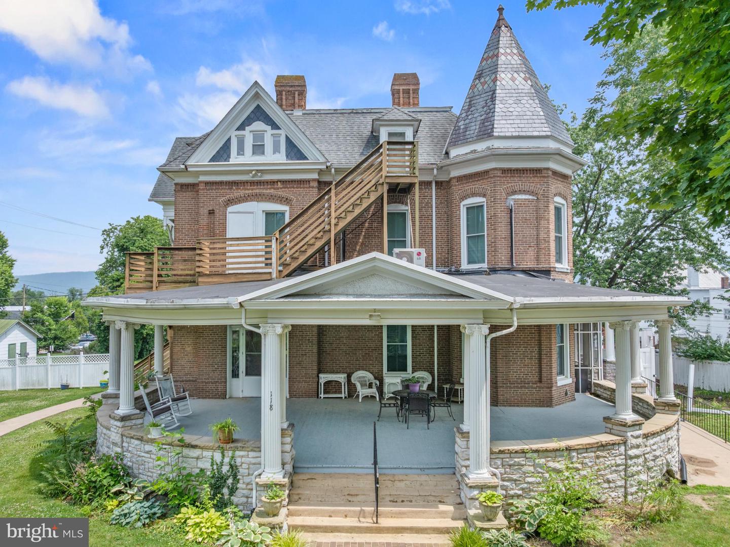 118 N Muhlenberg Street, Woodstock