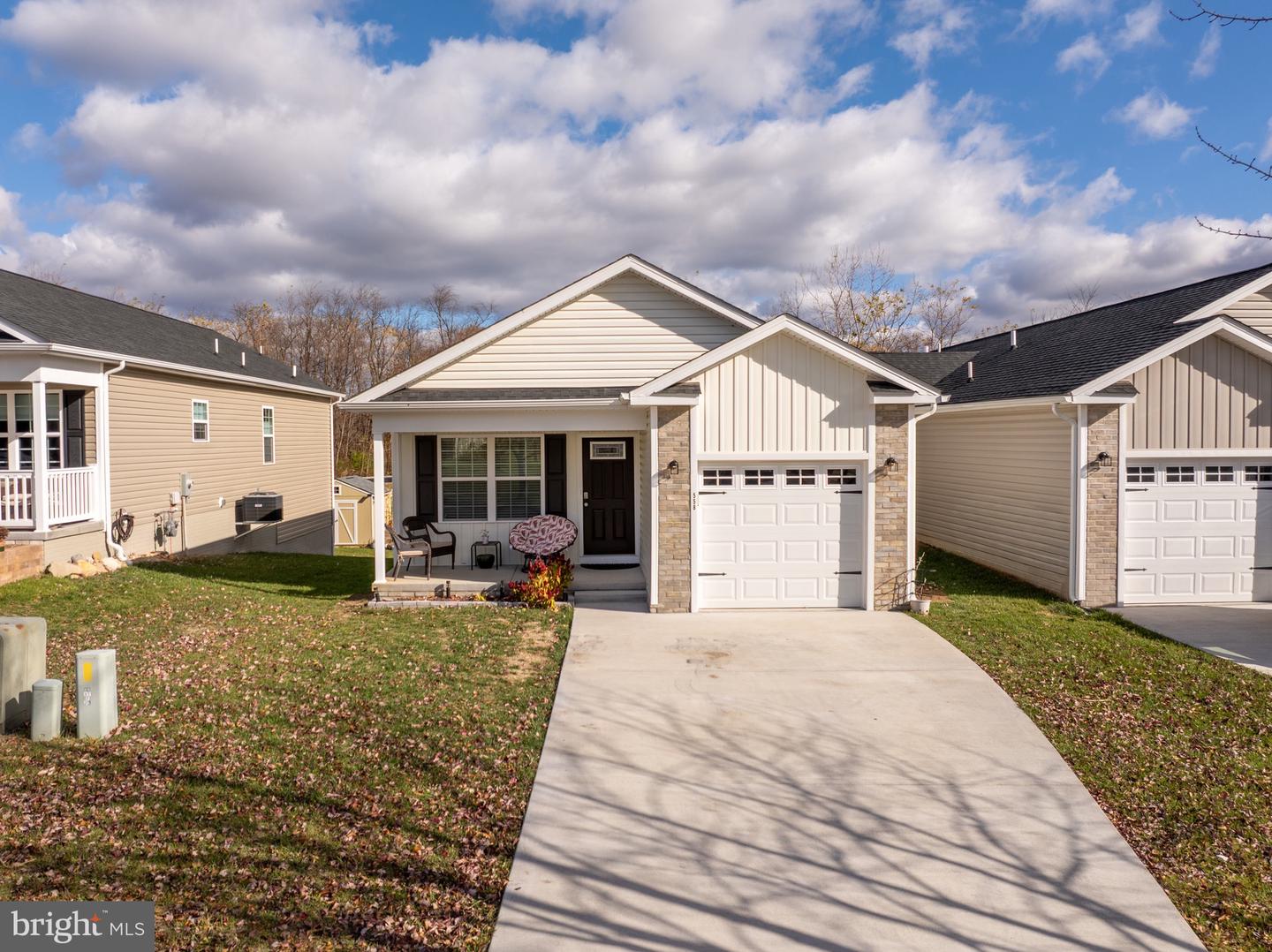 558 Great Oak Court, Woodstock