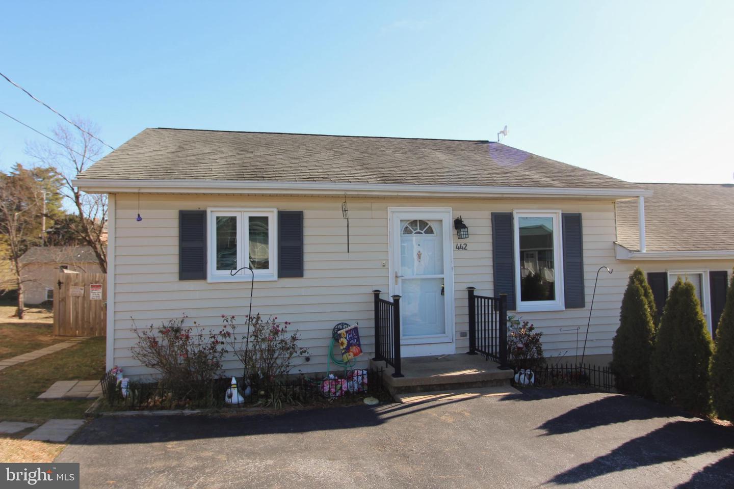 442 Pleasant View Drive, Strasburg