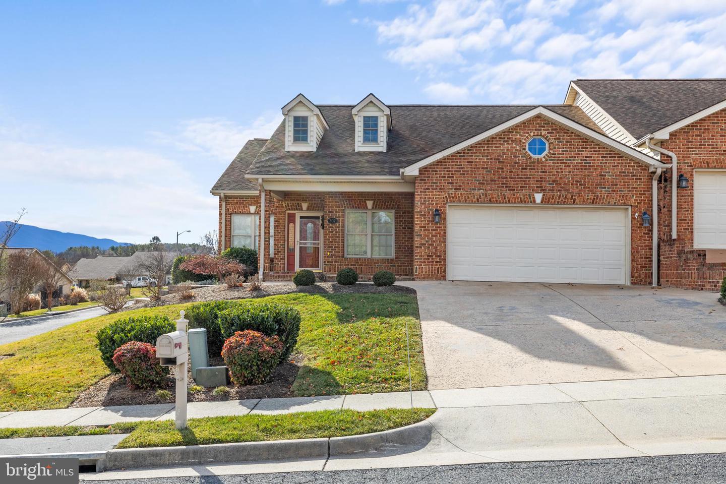 207 Donna Drive, Woodstock