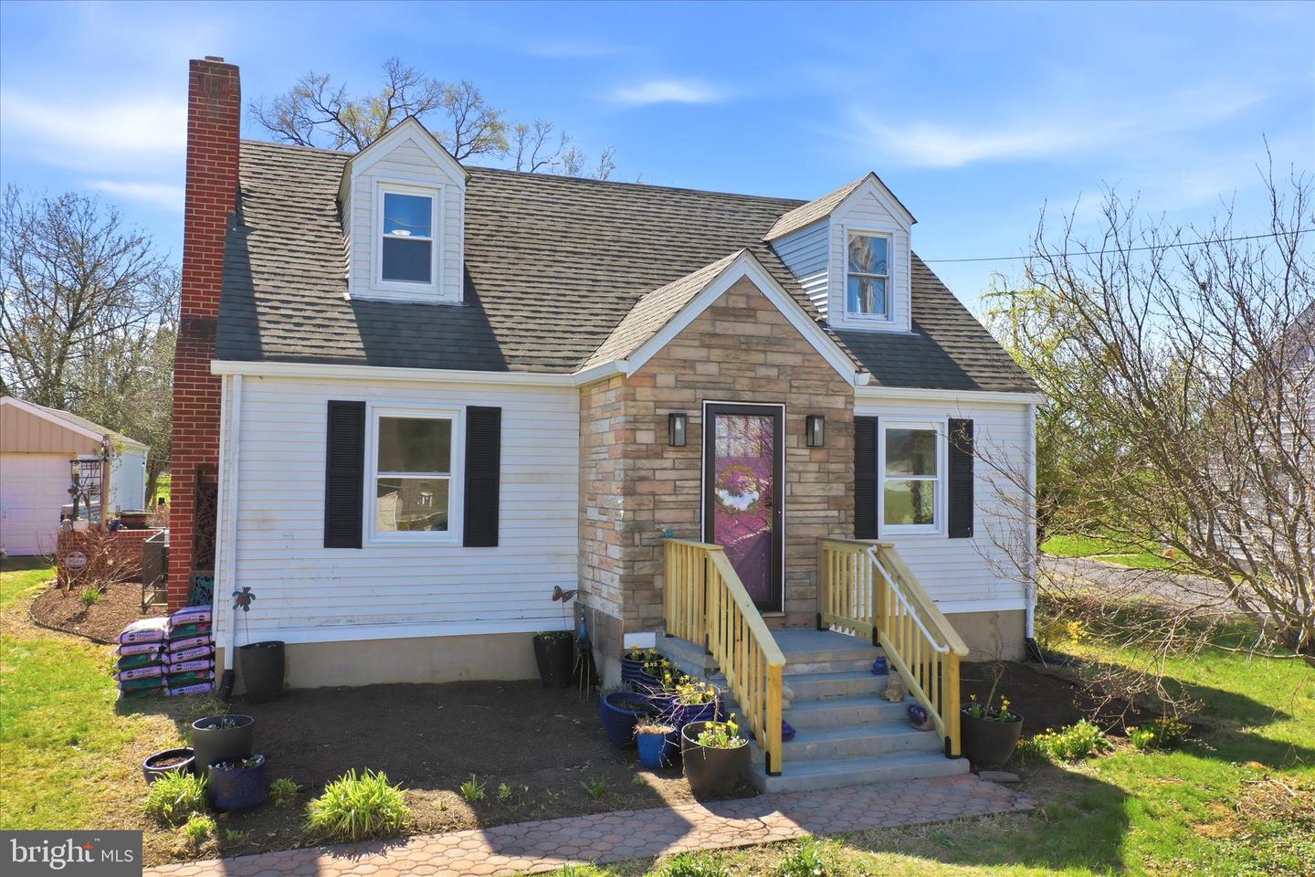 225 Fairground Road, Woodstock