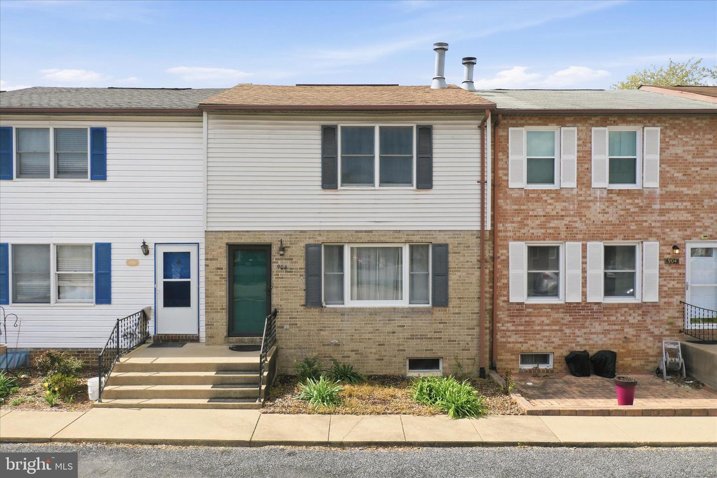906 Hilltop Drive, Woodstock