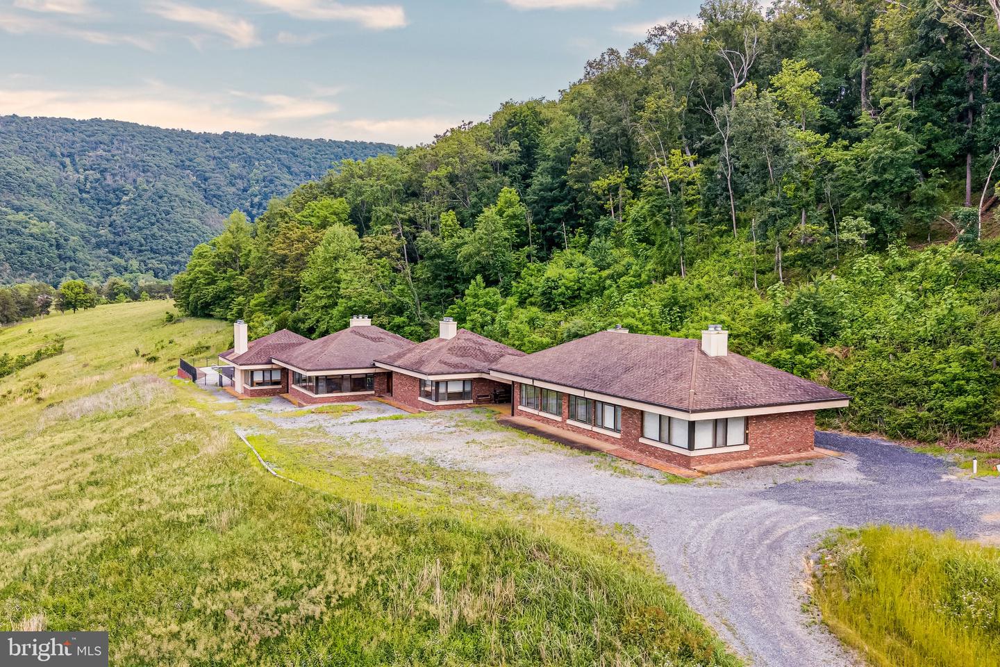 895 Fishers Road