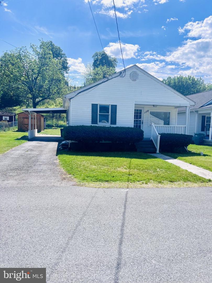 170 N Eberly Street, Strasburg