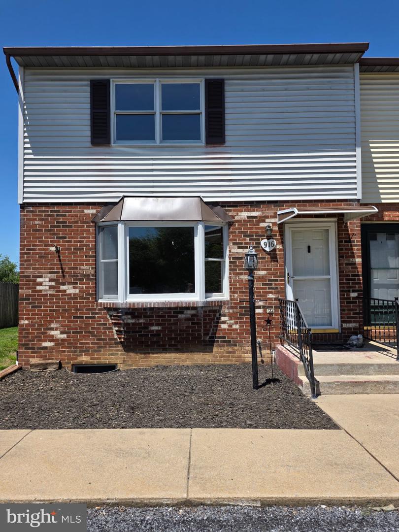 916 Hilltop Drive