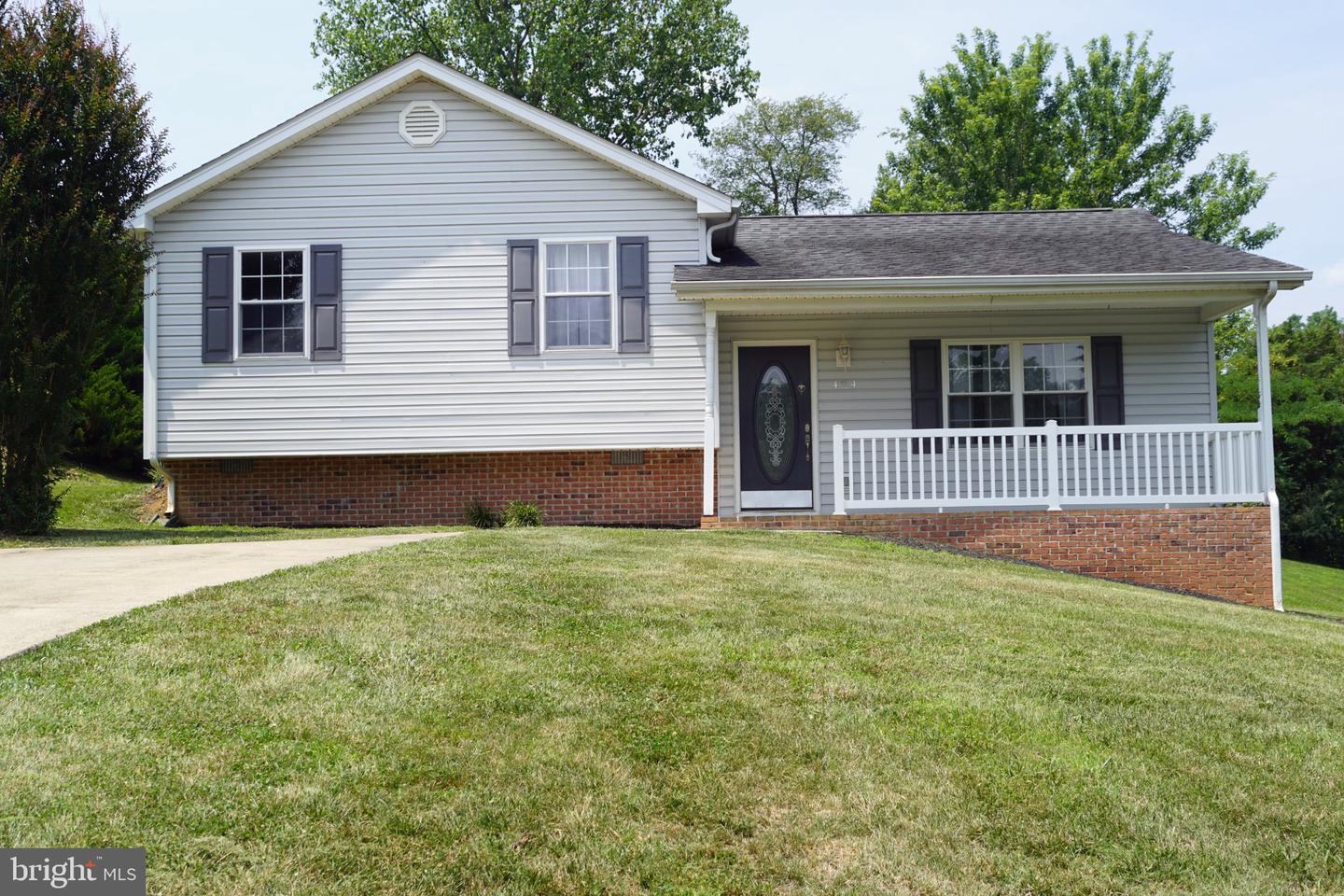 424 Meghann Drive, Woodstock