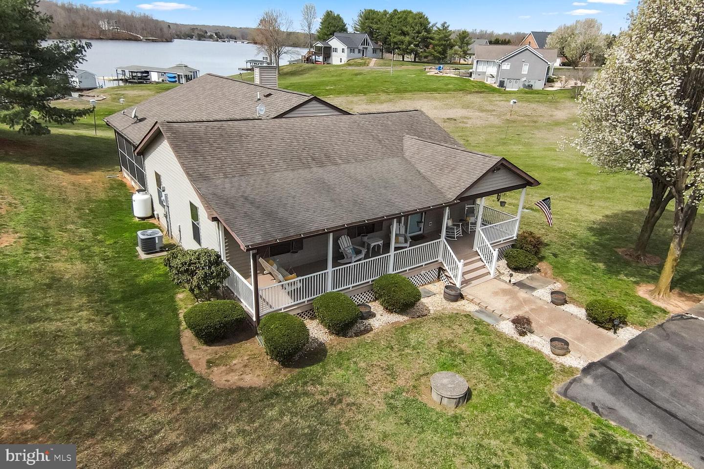 6734 Lake Pointe Drive, Mineral