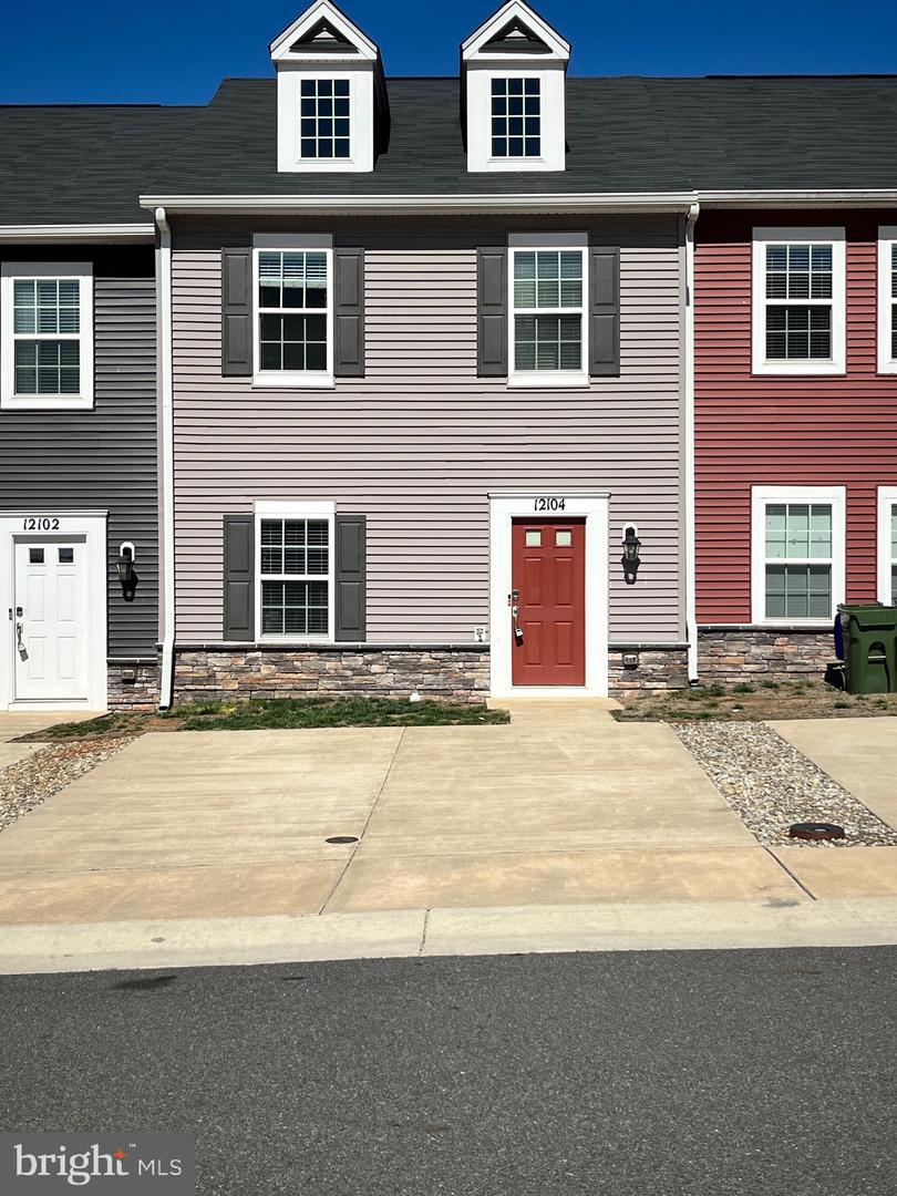 12104 Bowling Farm Court