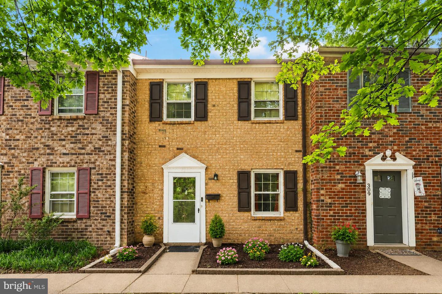 307 Olde Greenwich Drive