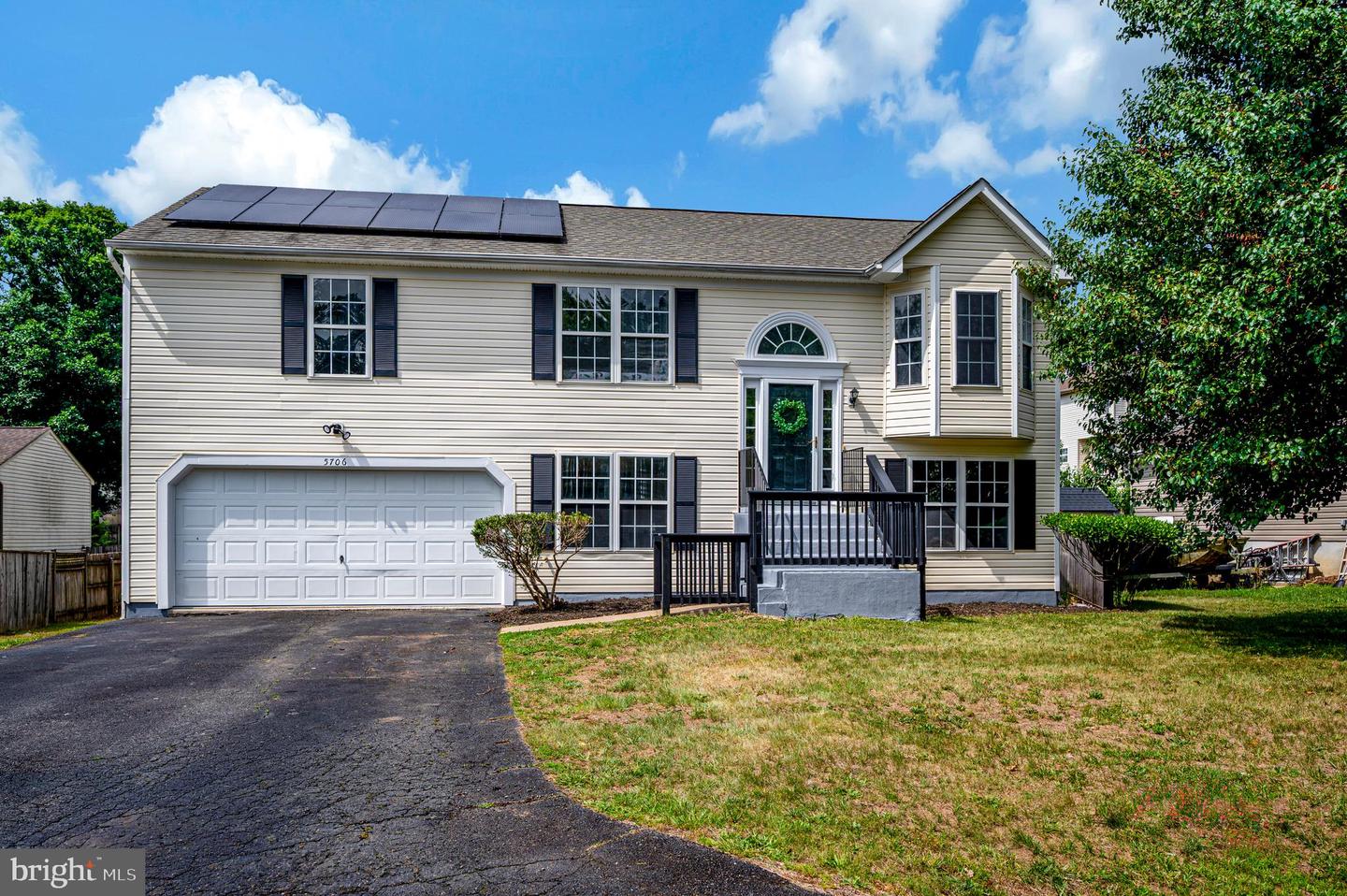 5706 E Point Circle