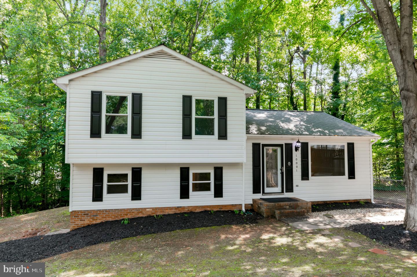 10001 Knotty Pine Court