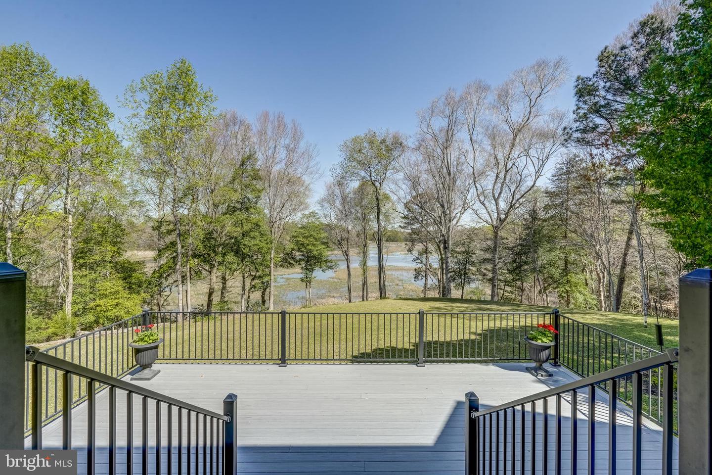 527 Arrow Reed Road, Surry