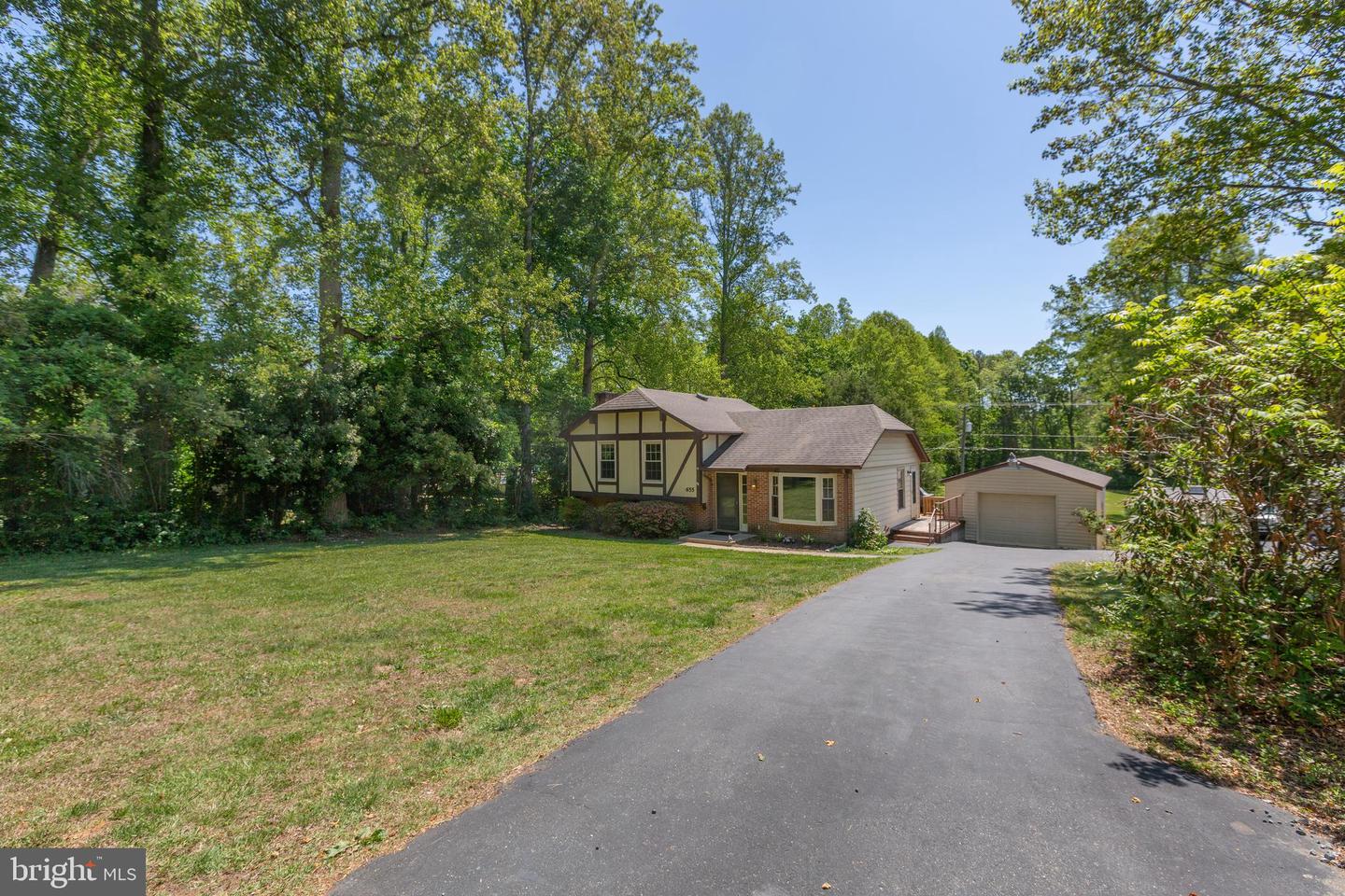 655 Holly Corner Road, Fredericksburg
