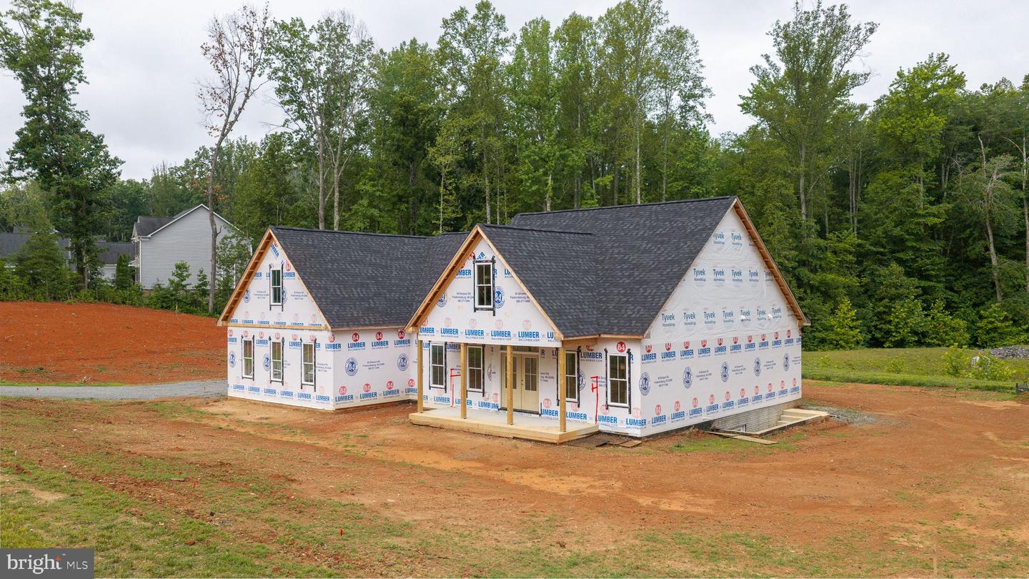 38 Dahlia Ln