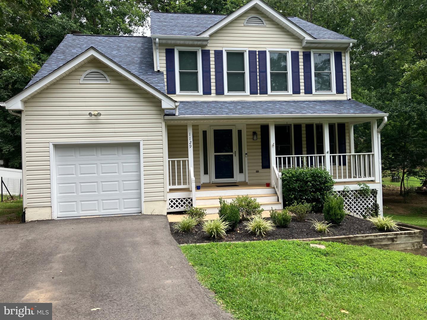 1129 Lakeview Drive