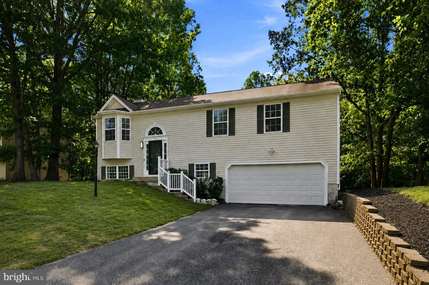 6 Plumosa Drive