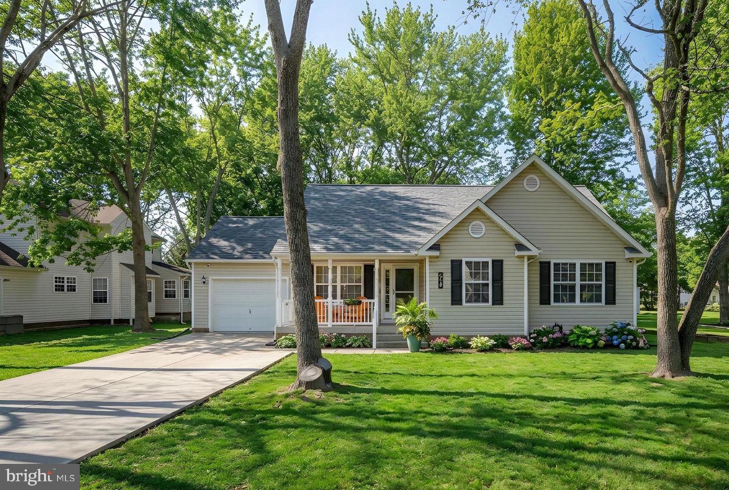 219 Santa Maria Avenue, Colonial Beach