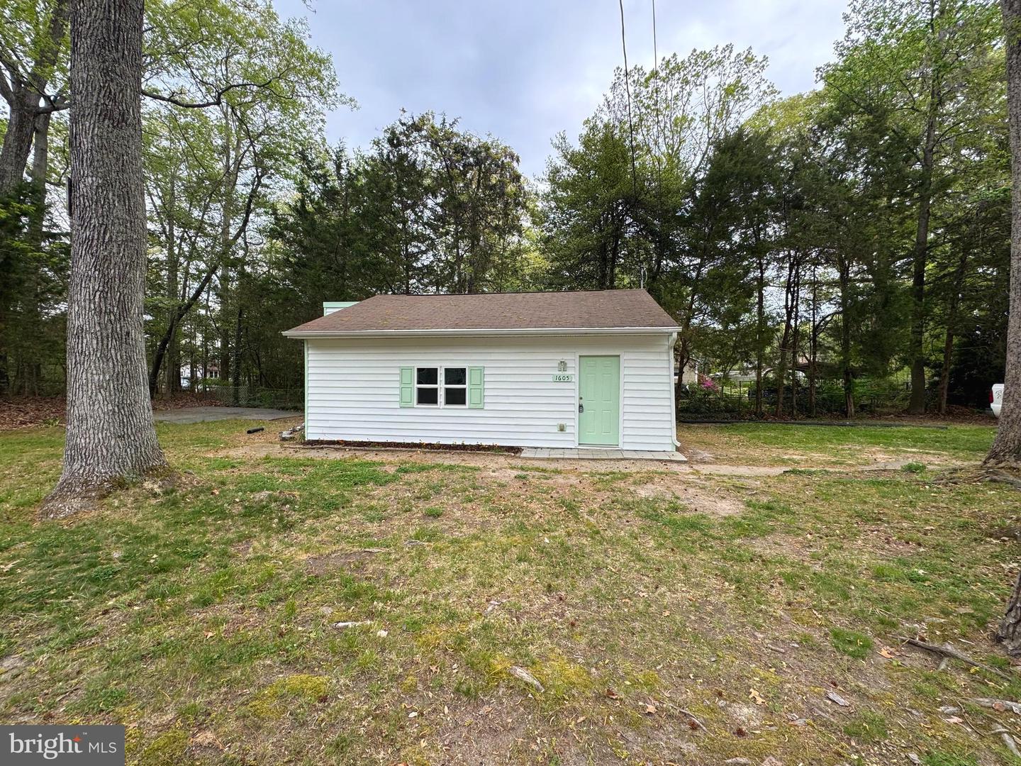 1605 Lakeview Drive