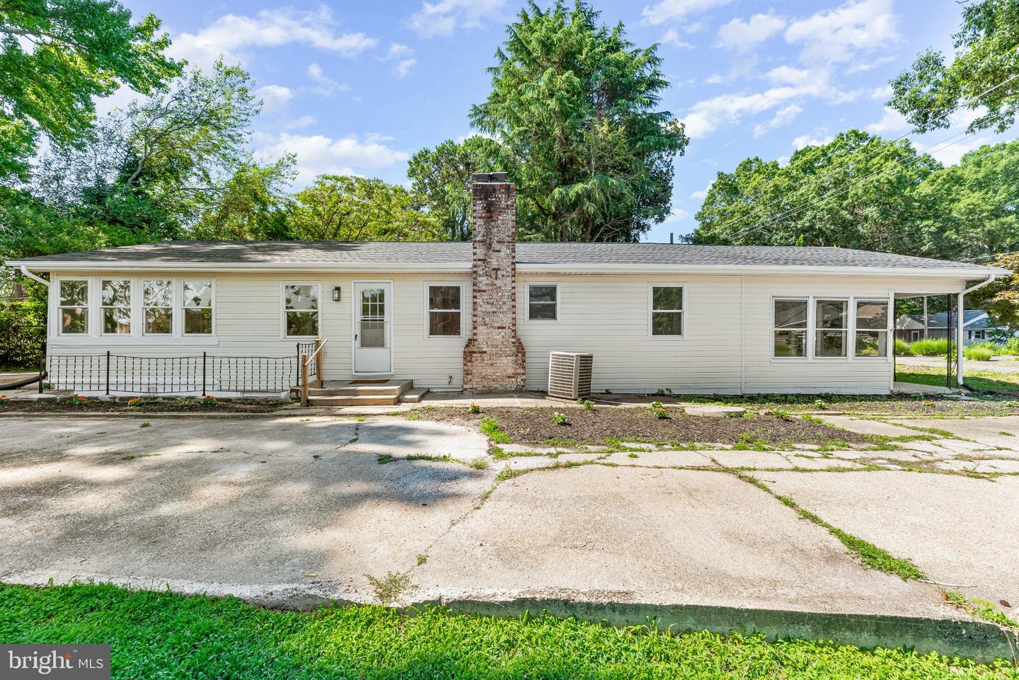 1228 Holly Vista Dr