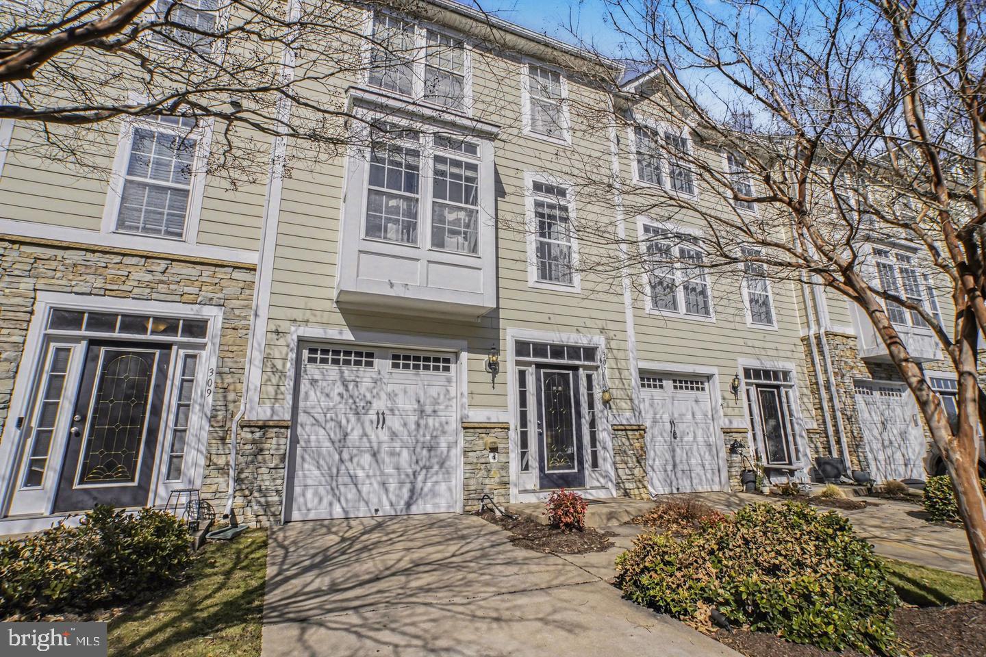 307 Monroe Point Dr