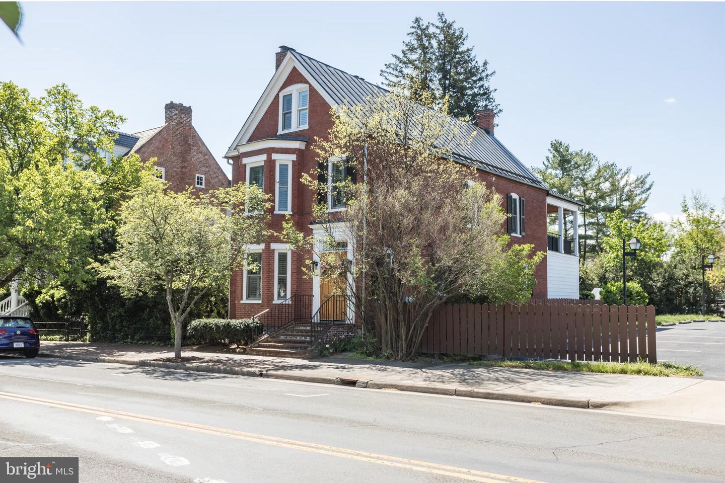 221 W Boscawen Street, Winchester