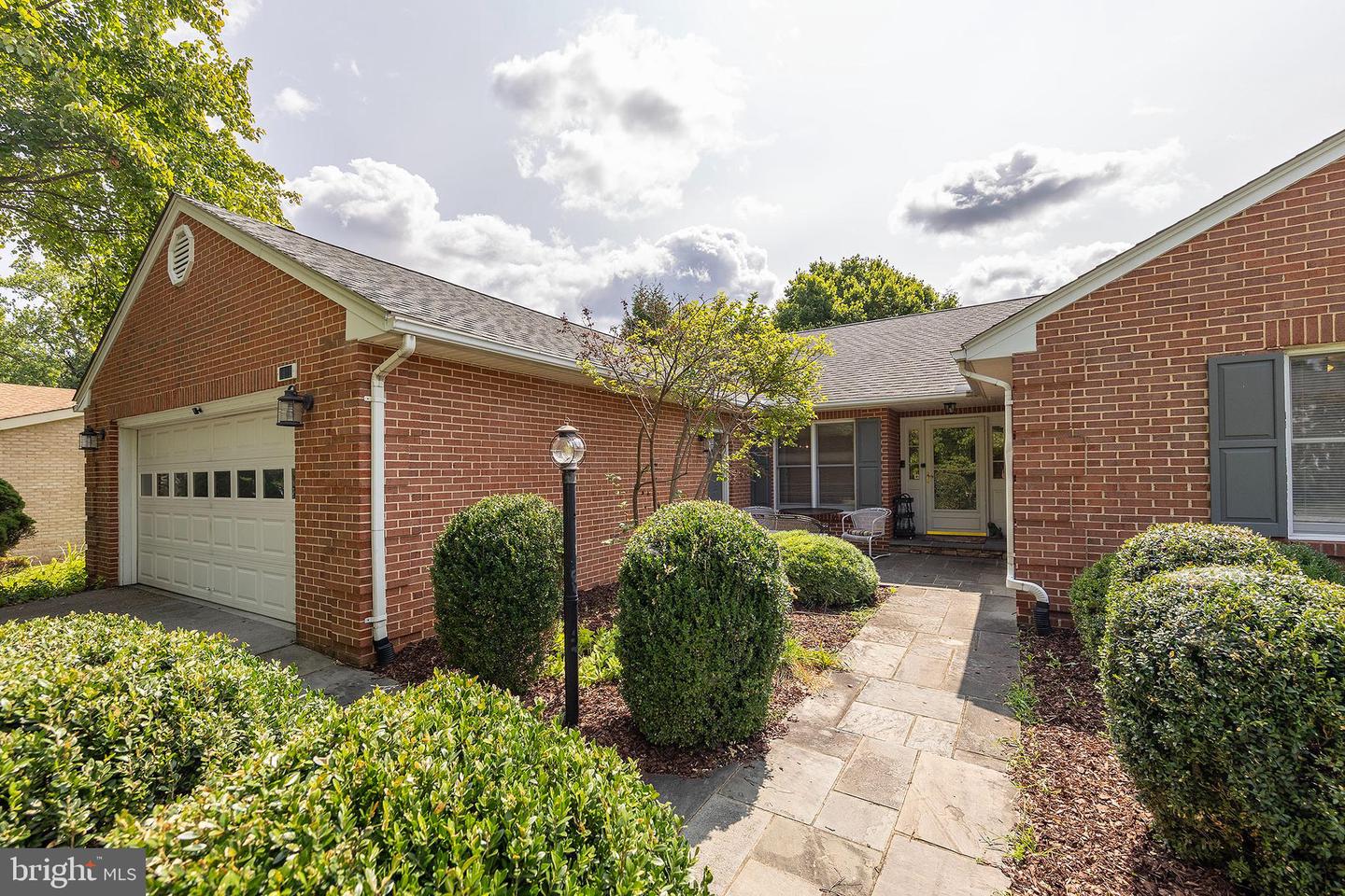 1610 Van Couver Street, Winchester