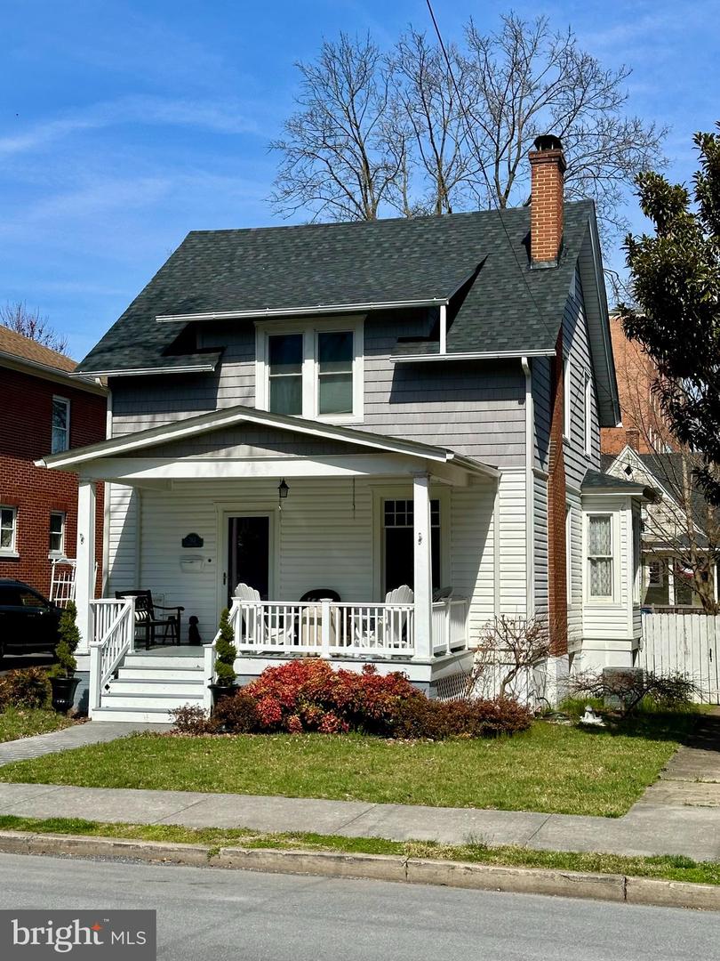 312 W Cecil Street, Winchester