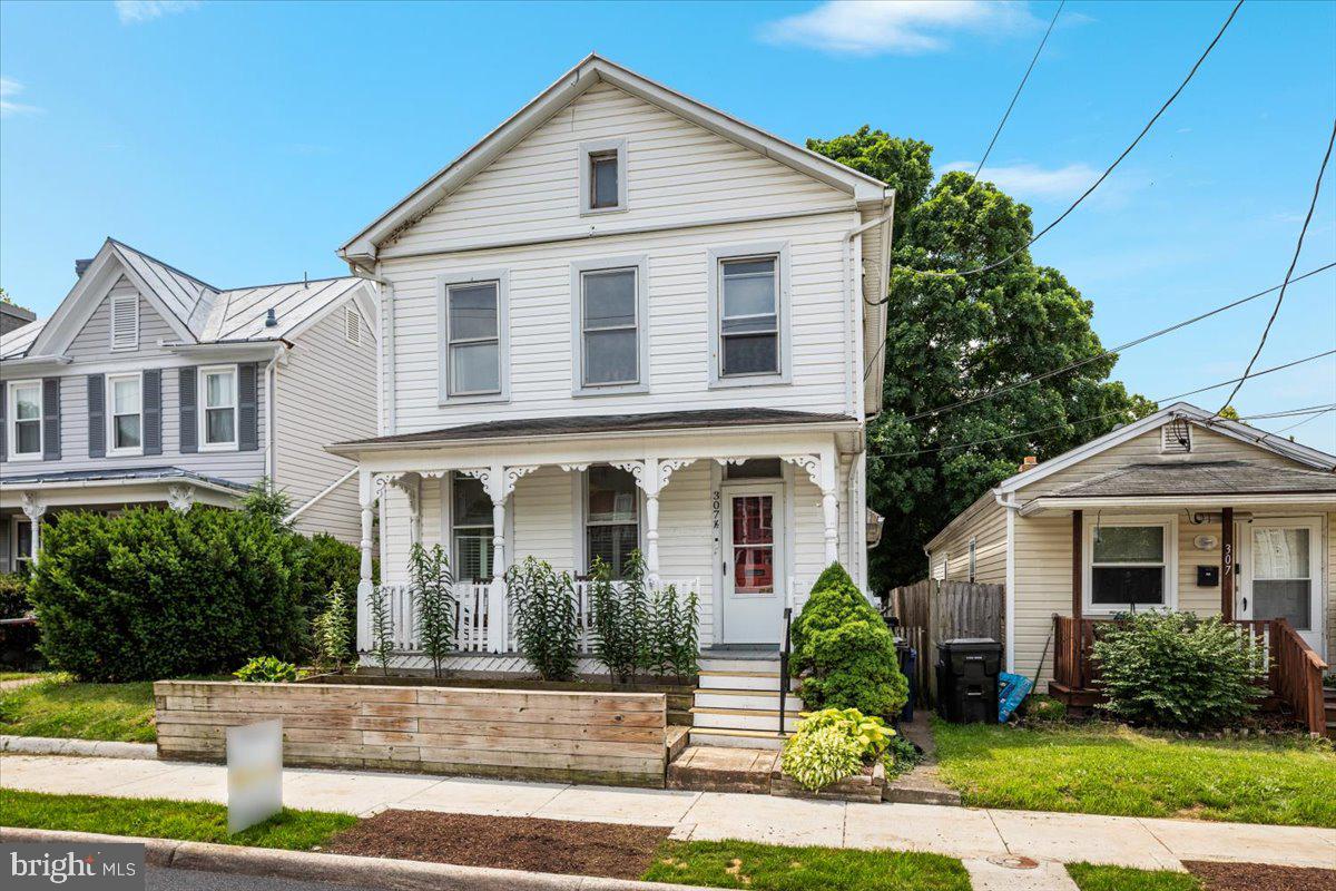 307 E Piccadilly Street