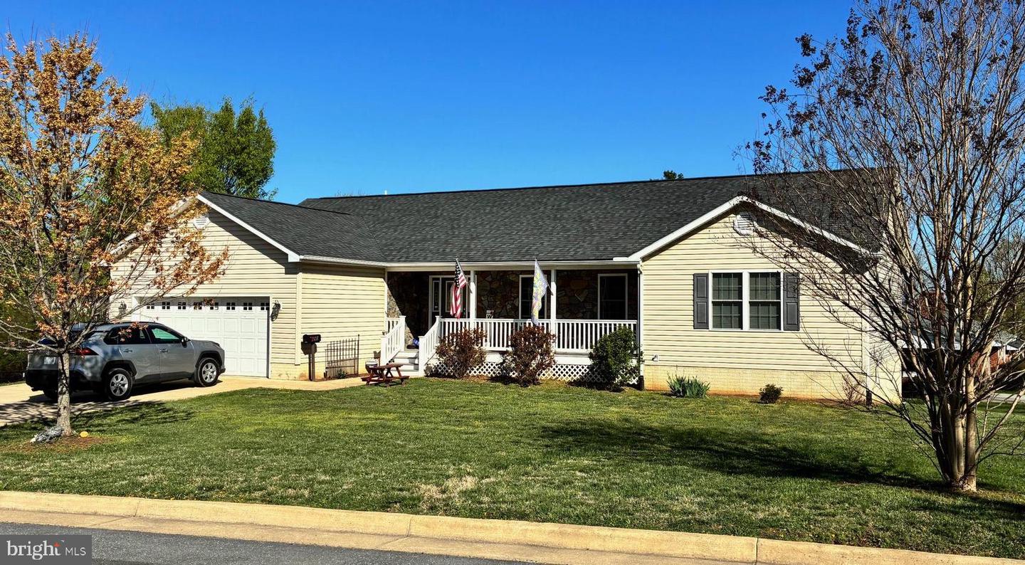 690 E Stonewall Drive, Front Royal