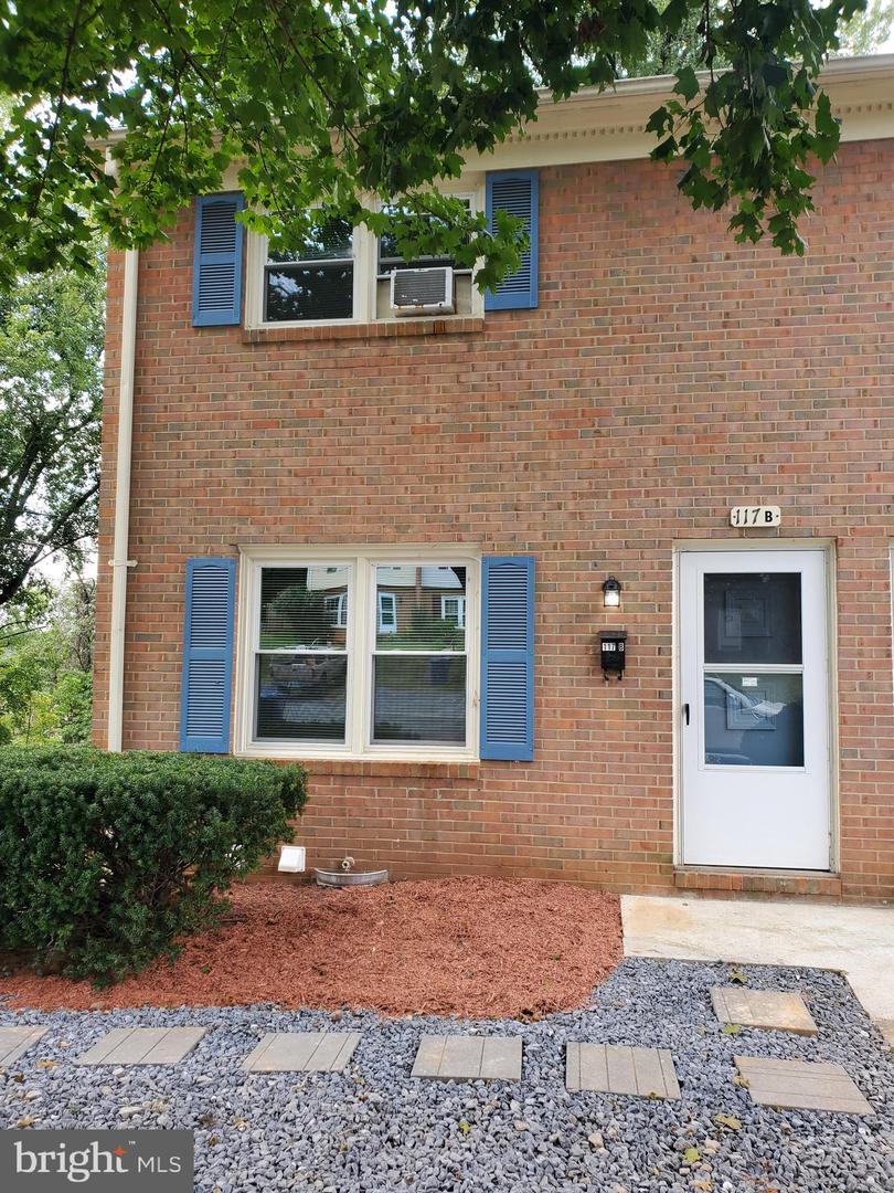 117 Shenandoah Avenue S, Front Royal