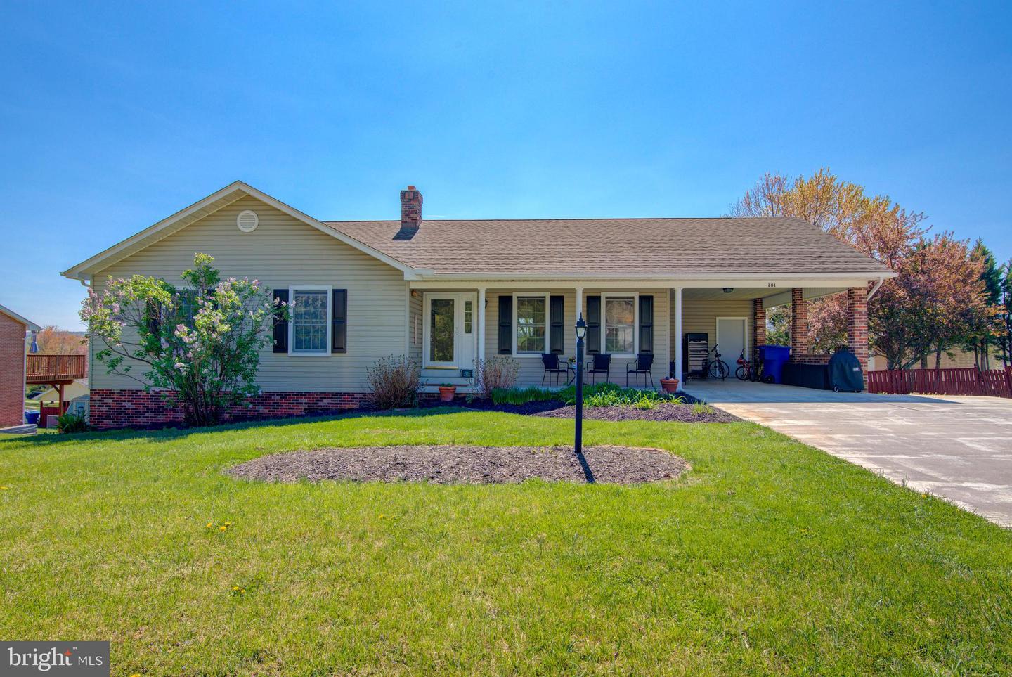 281 Creekside Way, Front Royal