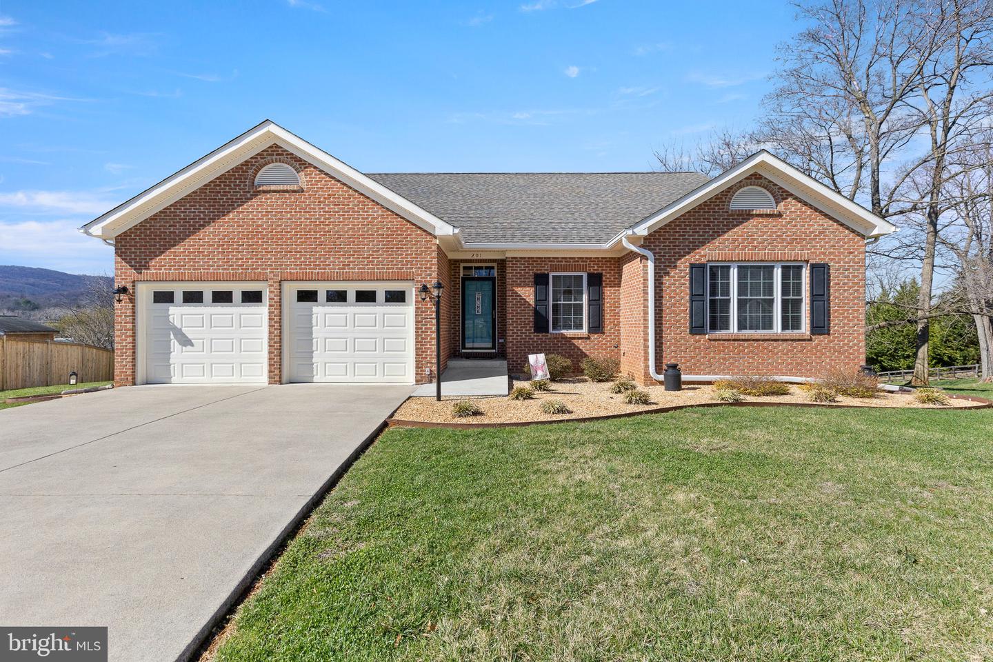 201 Peach Tree Court, Front Royal