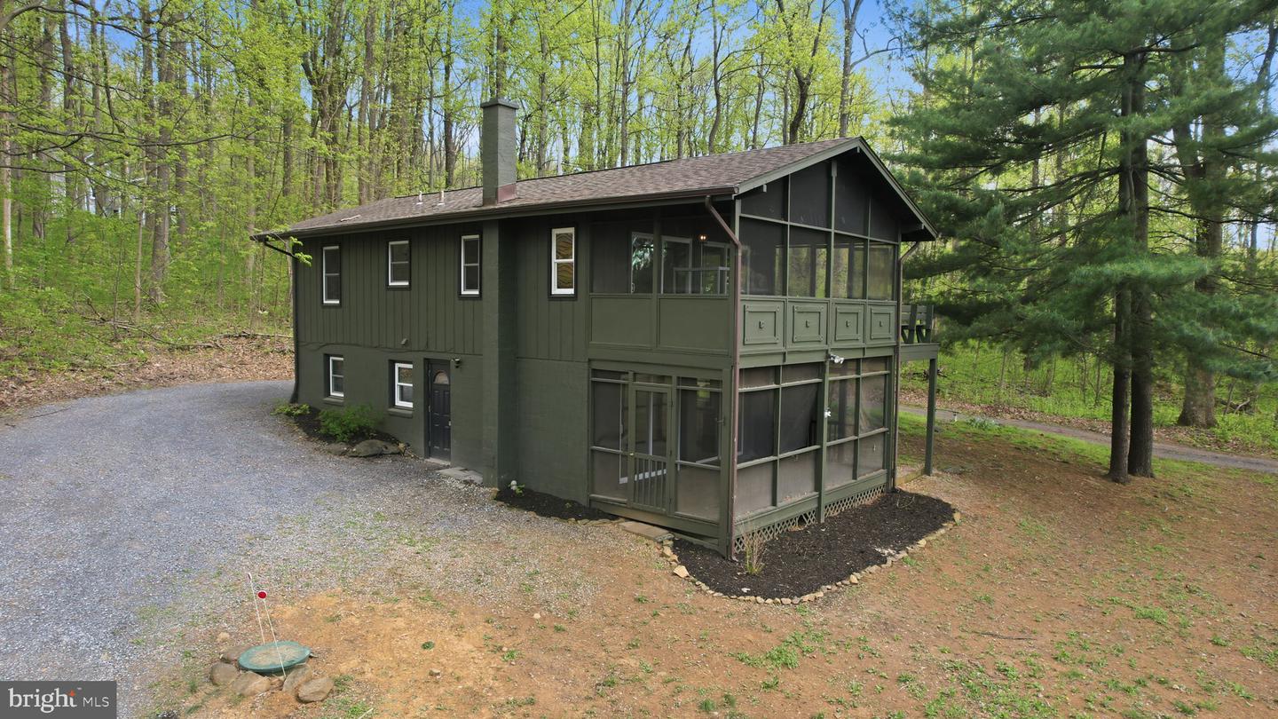 52 Hickory Nut Road, Linden
