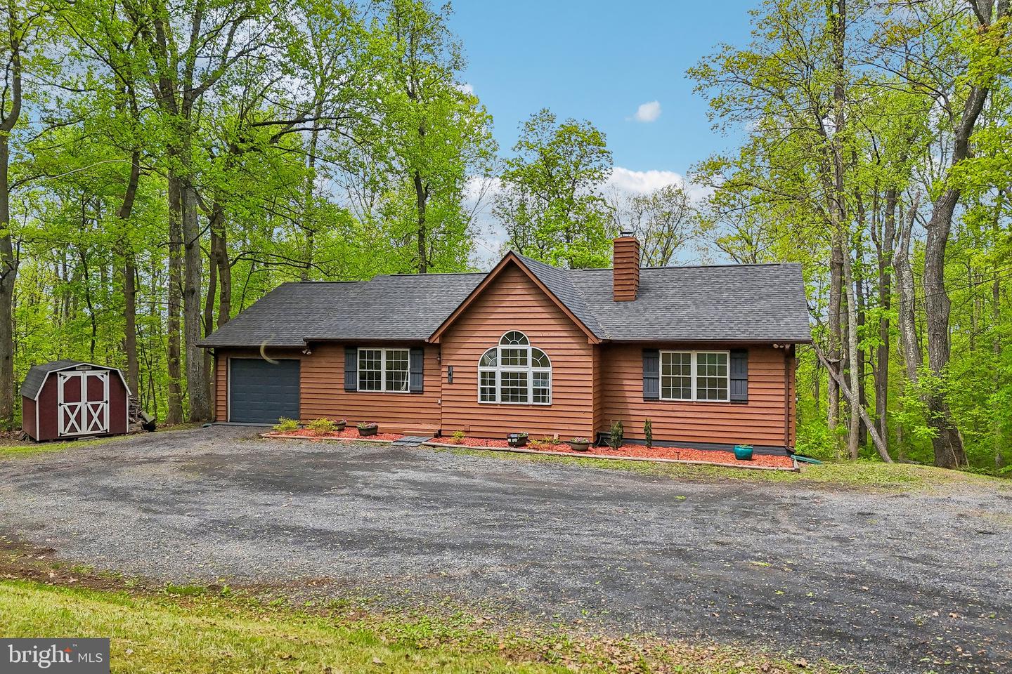 141 Hickory Nut Road, Linden