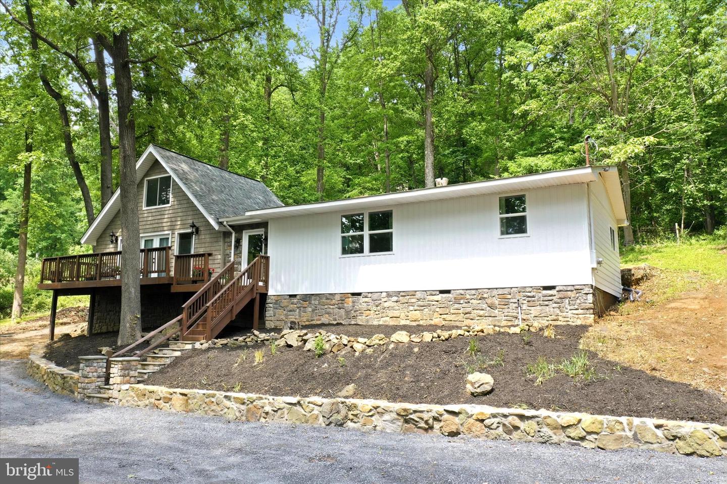 557 Golden Russet Drive, Linden