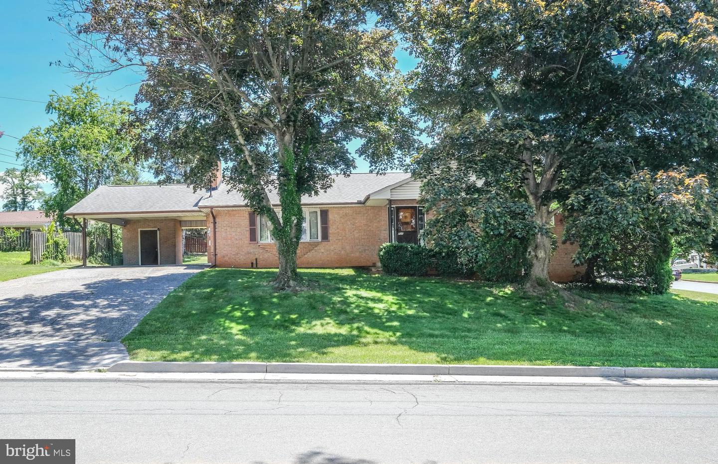 731 E Stonewall Drive, Front Royal