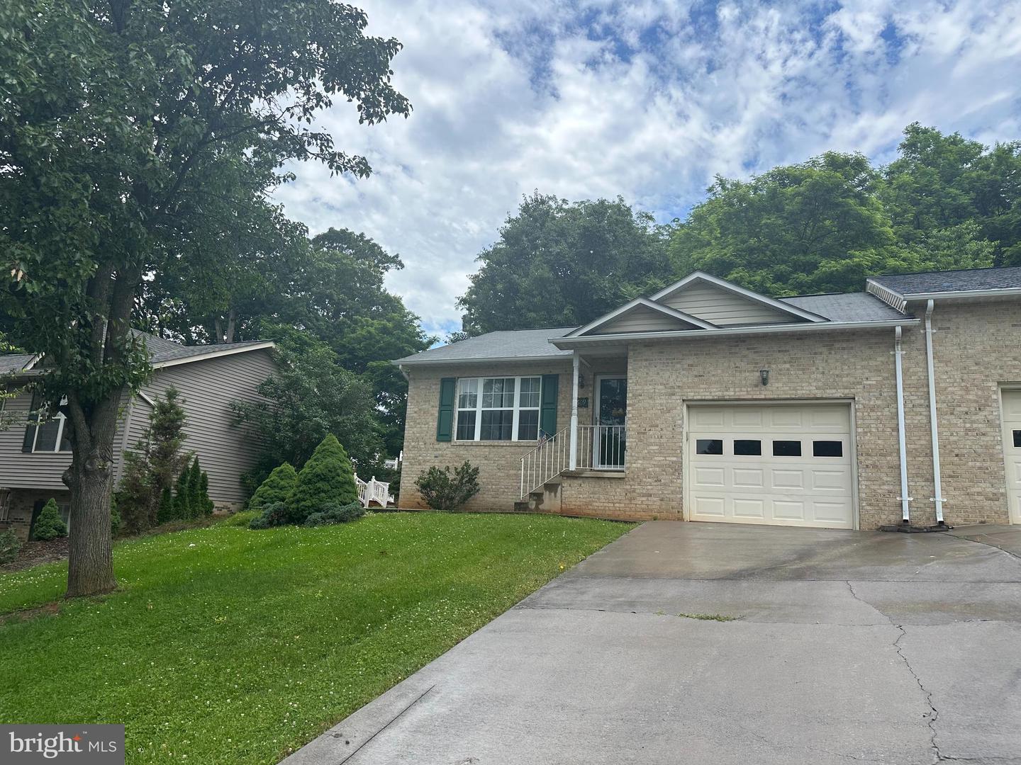 609 Cresthaven Court, Front Royal