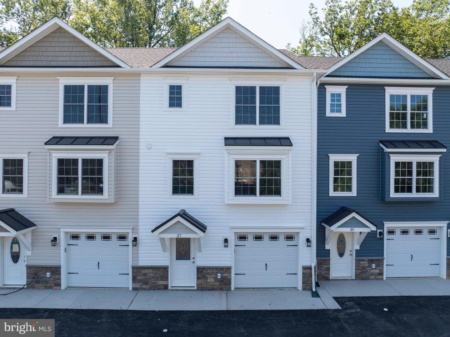 37 W Duck Street W