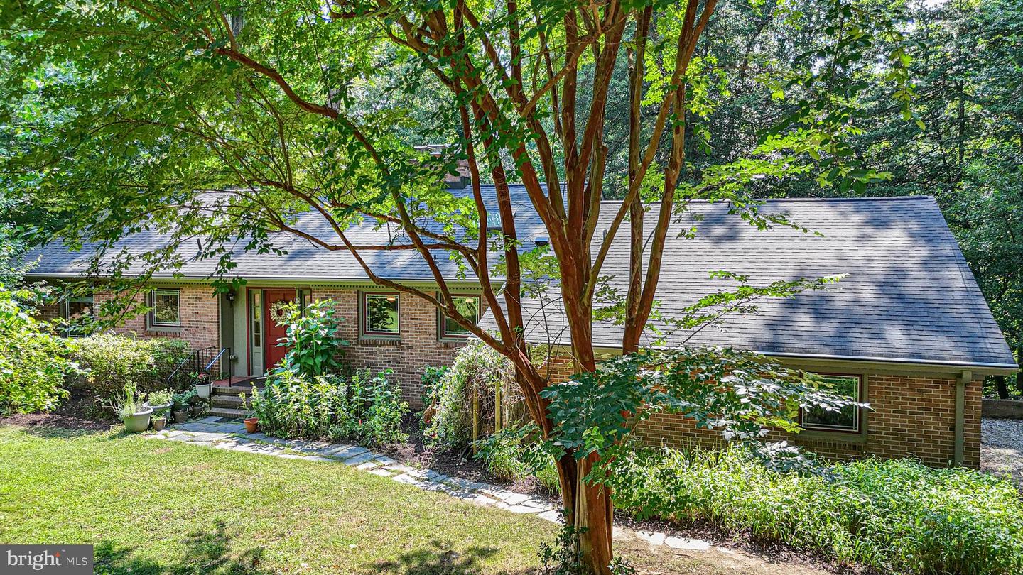 247 E Queens Drive, Williamsburg