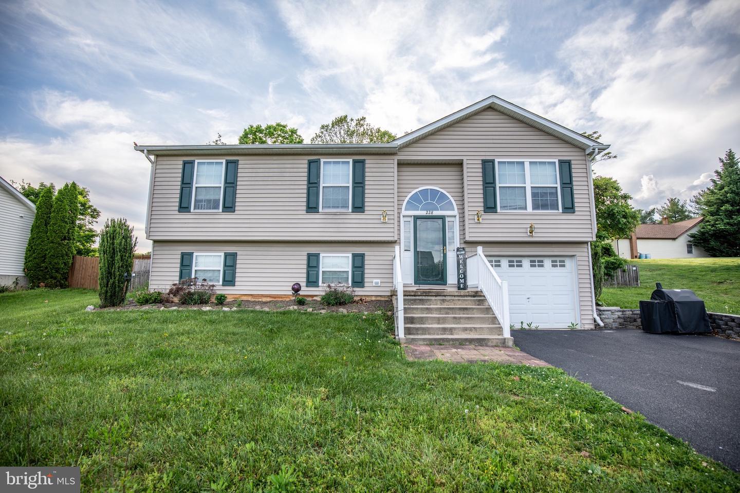 228 Dinali, Martinsburg