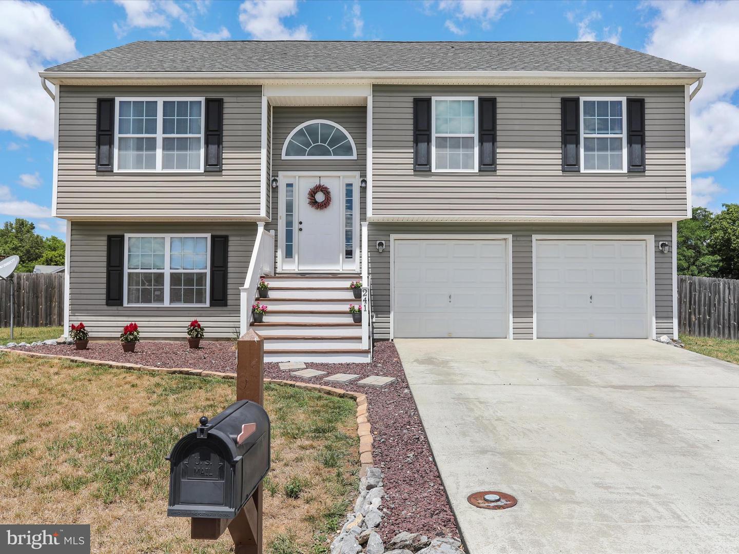 241 Job Road, Inwood