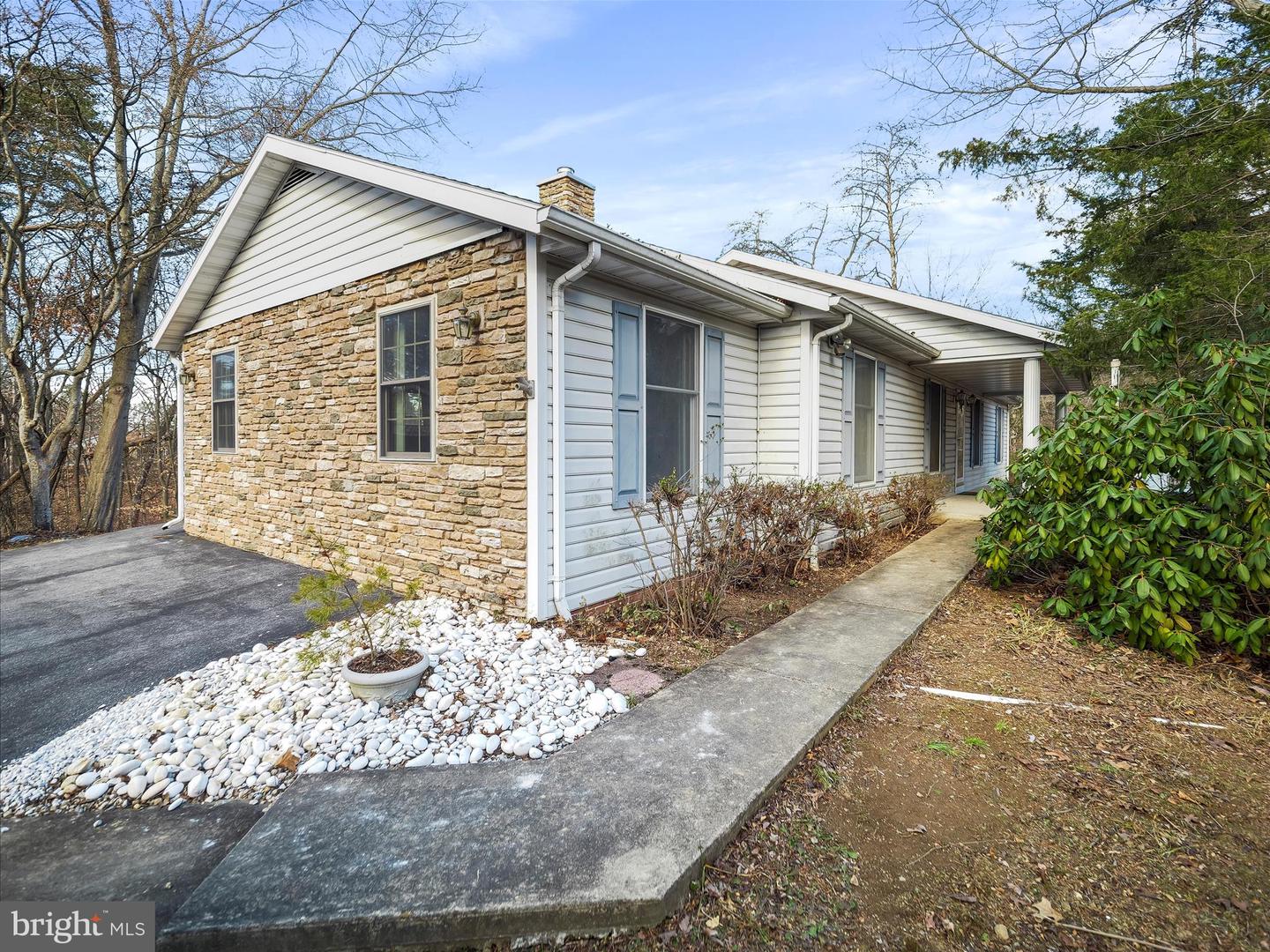 28 Flowerwood Drive, Falling Waters