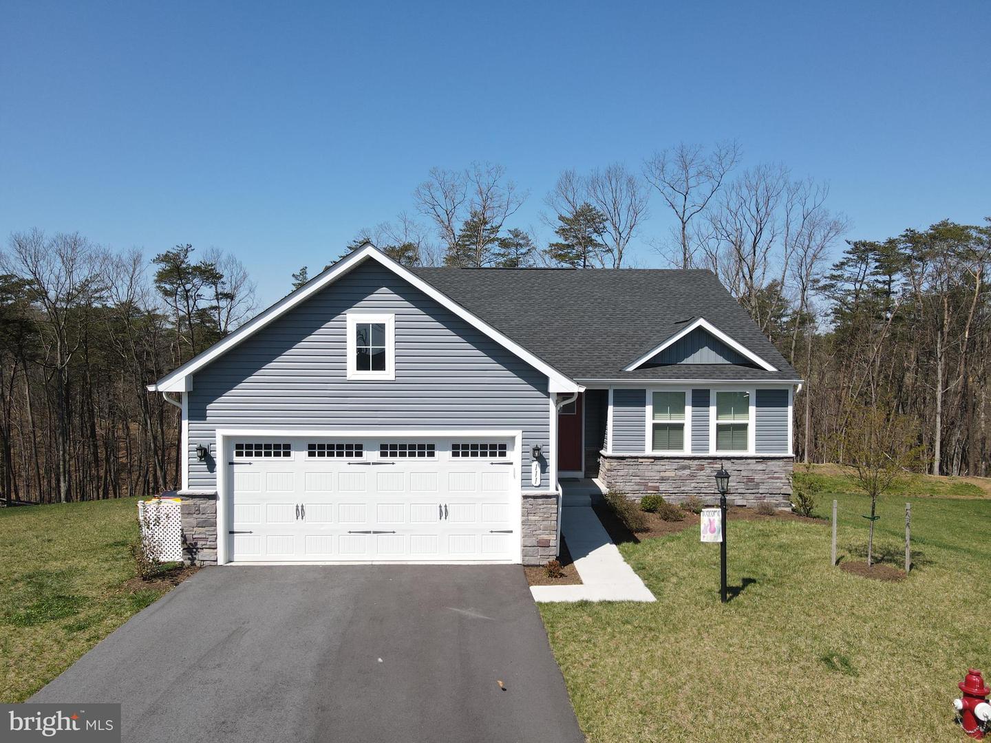 111 Tilapia Road, Inwood