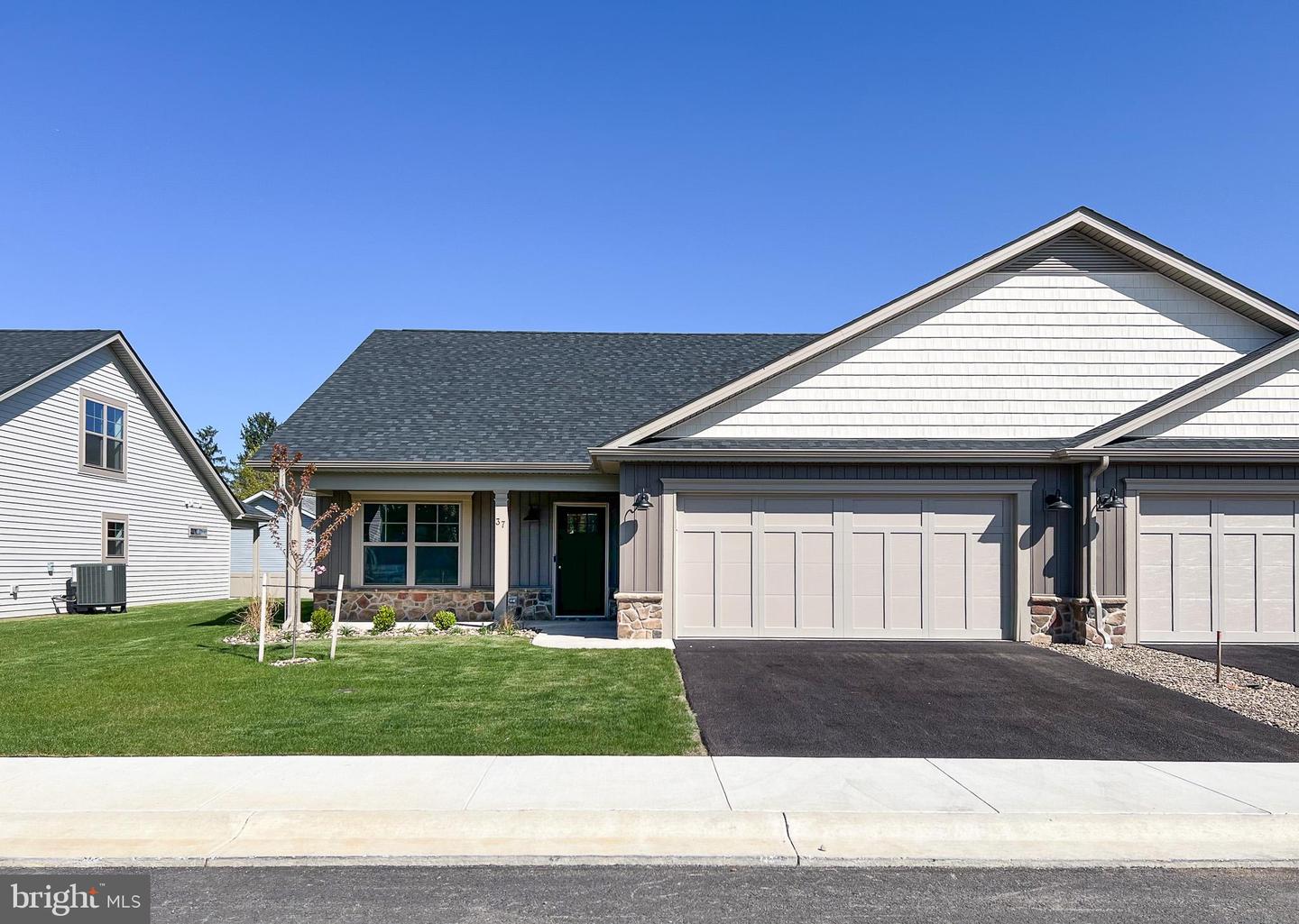 37 Grainfield Court, Martinsburg
