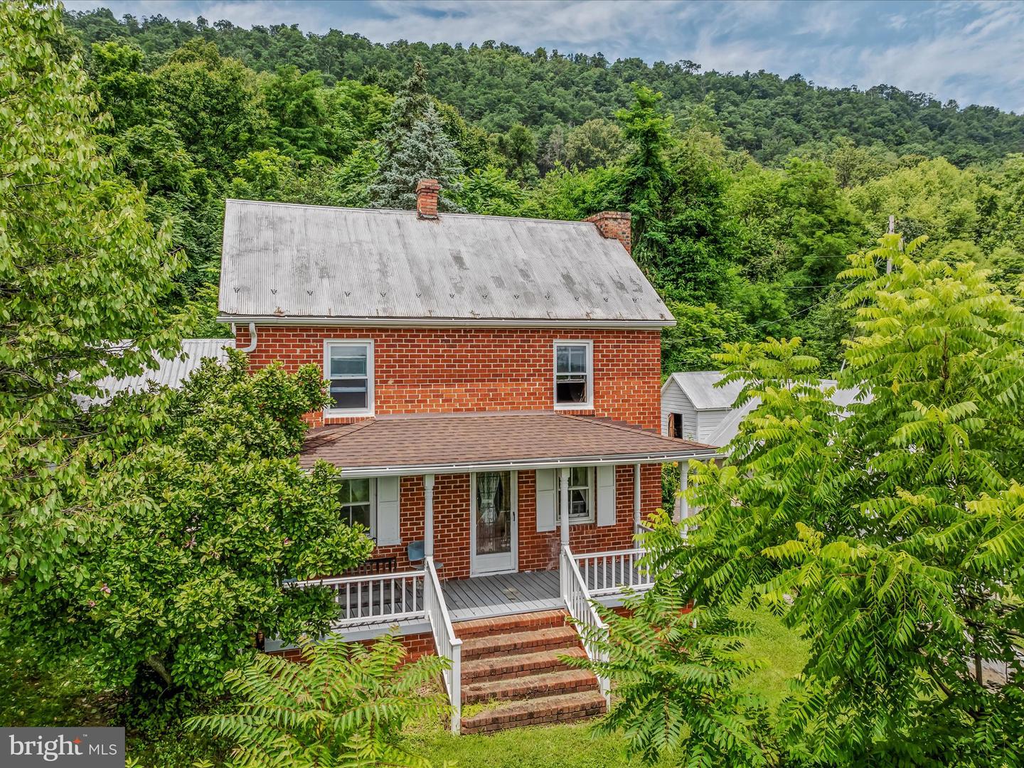 2301 Poor House Road, Martinsburg