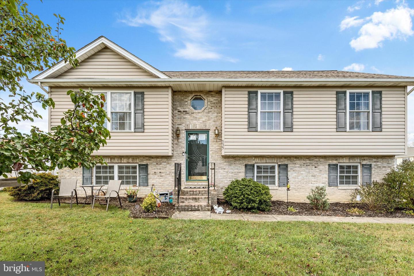 335 Ford Circle, Inwood