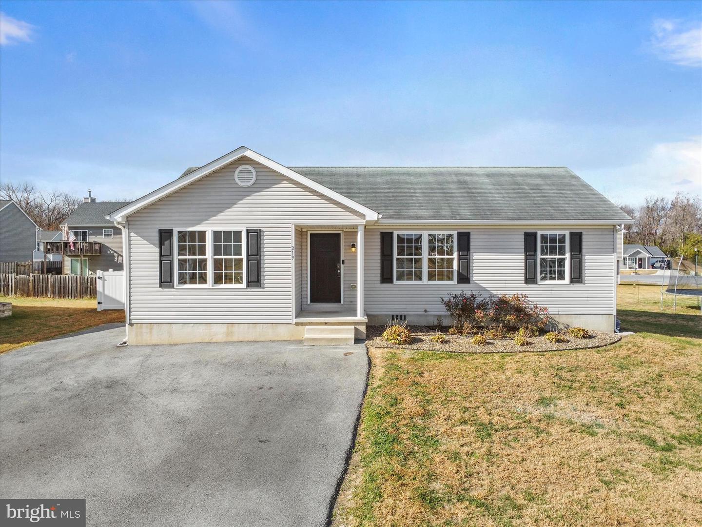 219 Job Road, Inwood
