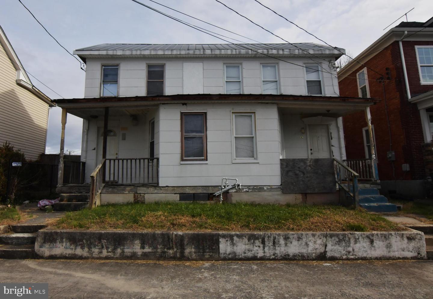 122 S High St