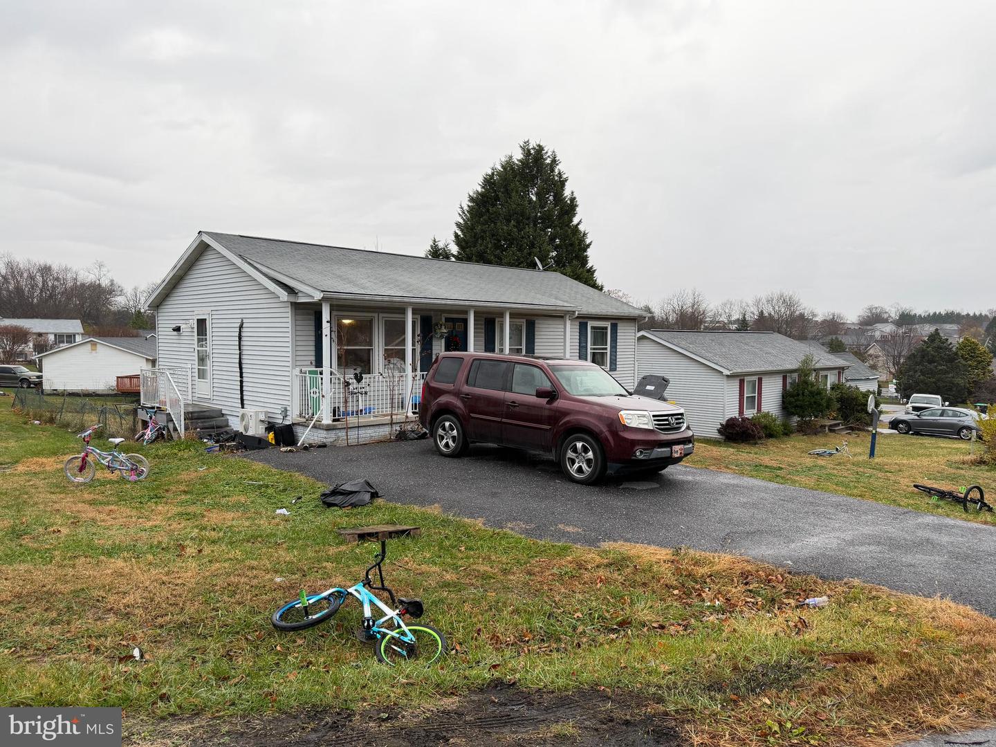 32 Yarrow Circle, Martinsburg