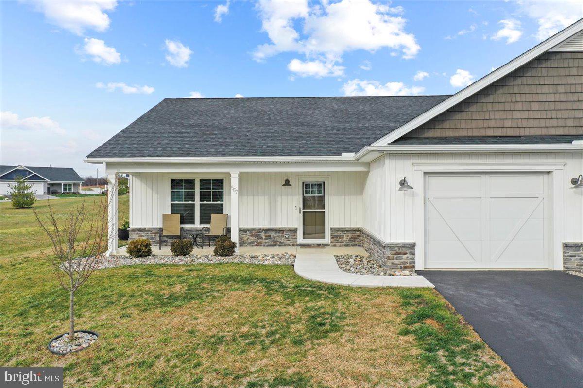 567 Dripping Spring Drive, Hedgesville